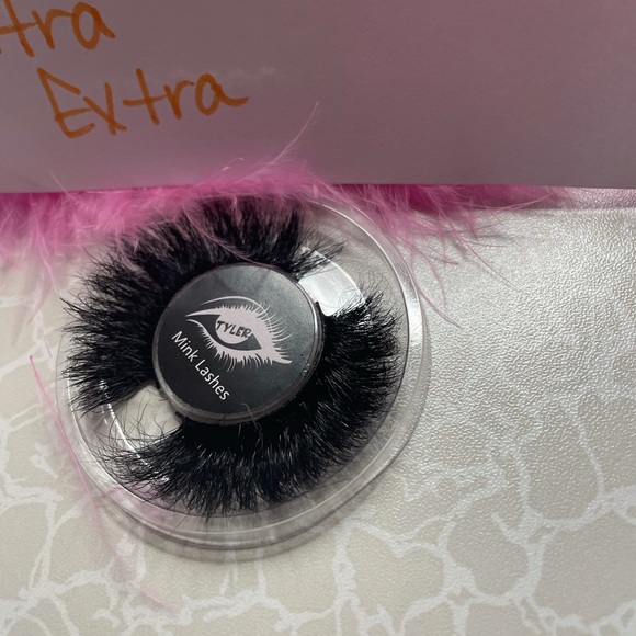 Tyler Eyez Mink Eyelashes “Extra Extra “ - Picture 7 of 14